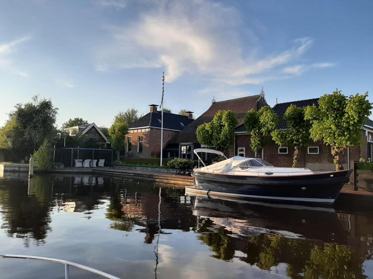 Puur Eastermar - Monumentaal, Authentiek En Luxe Koetshuis Aan Open Vaarwater Met Jacuzzi En Sauna Oostermeer Εξωτερικό φωτογραφία