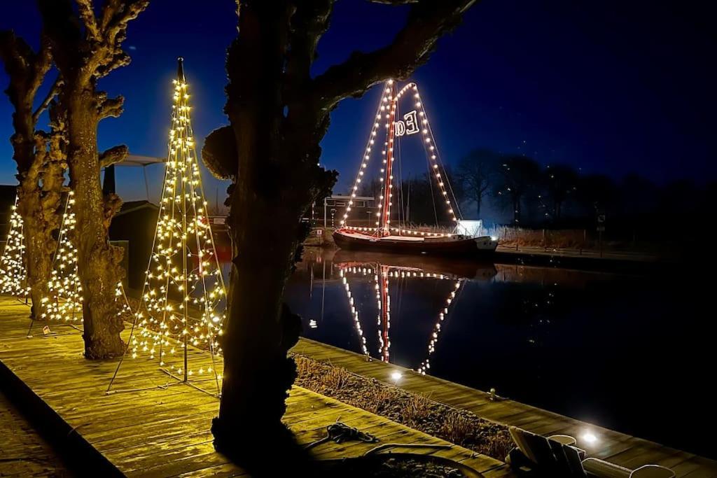Puur Eastermar - Monumentaal, Authentiek En Luxe Koetshuis Aan Open Vaarwater Met Jacuzzi En Sauna Oostermeer Εξωτερικό φωτογραφία