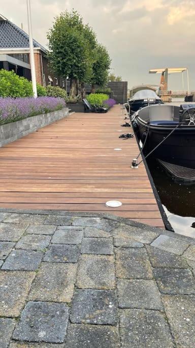 Puur Eastermar - Monumentaal, Authentiek En Luxe Koetshuis Aan Open Vaarwater Met Jacuzzi En Sauna Oostermeer Εξωτερικό φωτογραφία