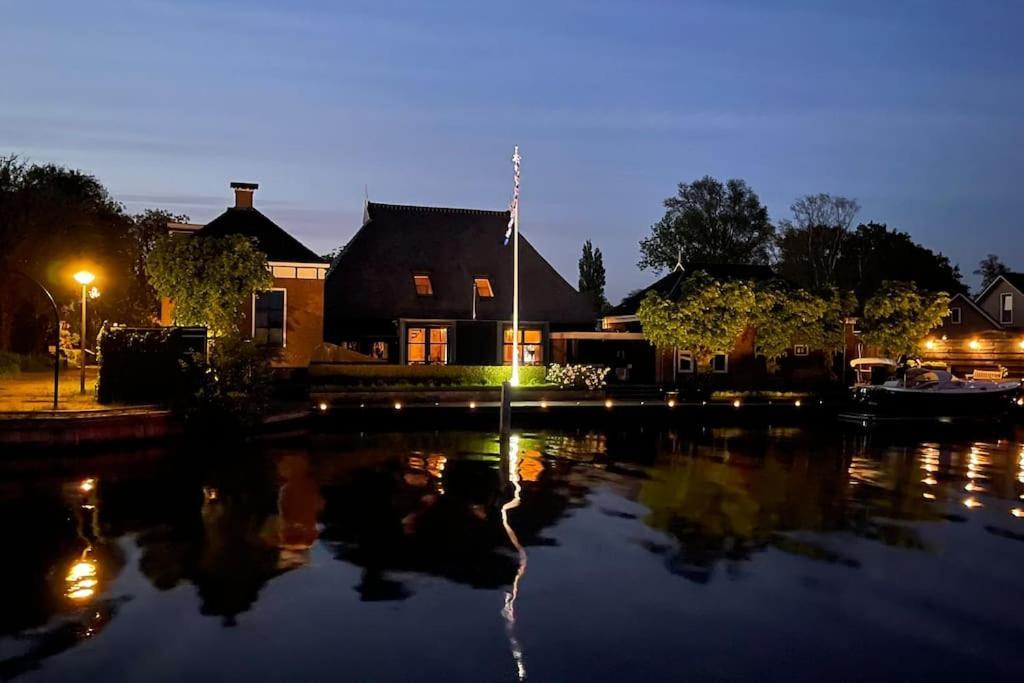Puur Eastermar - Monumentaal, Authentiek En Luxe Koetshuis Aan Open Vaarwater Met Jacuzzi En Sauna Oostermeer Εξωτερικό φωτογραφία