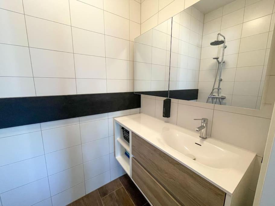 Puur Eastermar - Monumentaal, Authentiek En Luxe Koetshuis Aan Open Vaarwater Met Jacuzzi En Sauna Oostermeer Εξωτερικό φωτογραφία