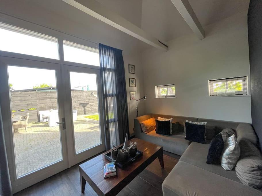 Puur Eastermar - Monumentaal, Authentiek En Luxe Koetshuis Aan Open Vaarwater Met Jacuzzi En Sauna Oostermeer Εξωτερικό φωτογραφία