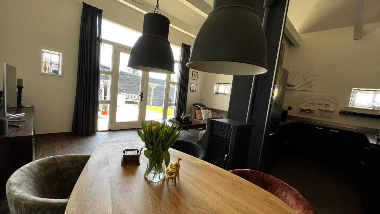 Puur Eastermar - Monumentaal, Authentiek En Luxe Koetshuis Aan Open Vaarwater Met Jacuzzi En Sauna Oostermeer Εξωτερικό φωτογραφία