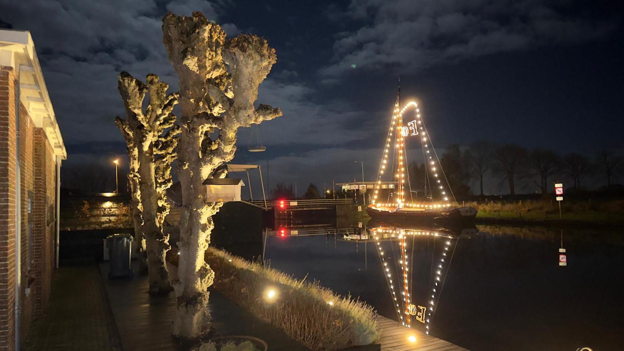 Puur Eastermar - Monumentaal, Authentiek En Luxe Koetshuis Aan Open Vaarwater Met Jacuzzi En Sauna Oostermeer Εξωτερικό φωτογραφία