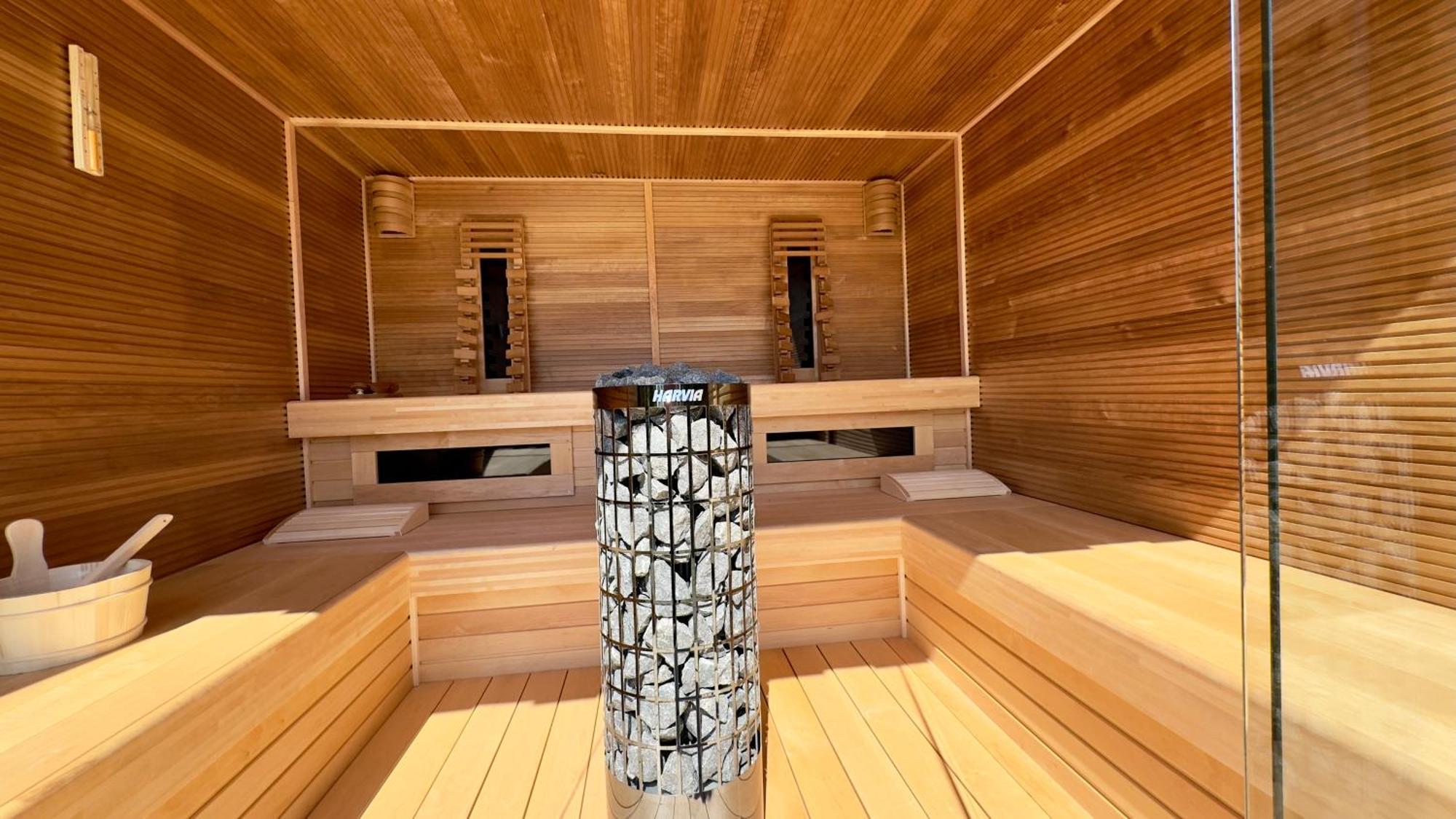Puur Eastermar - Monumentaal, Authentiek En Luxe Koetshuis Aan Open Vaarwater Met Jacuzzi En Sauna Oostermeer Εξωτερικό φωτογραφία